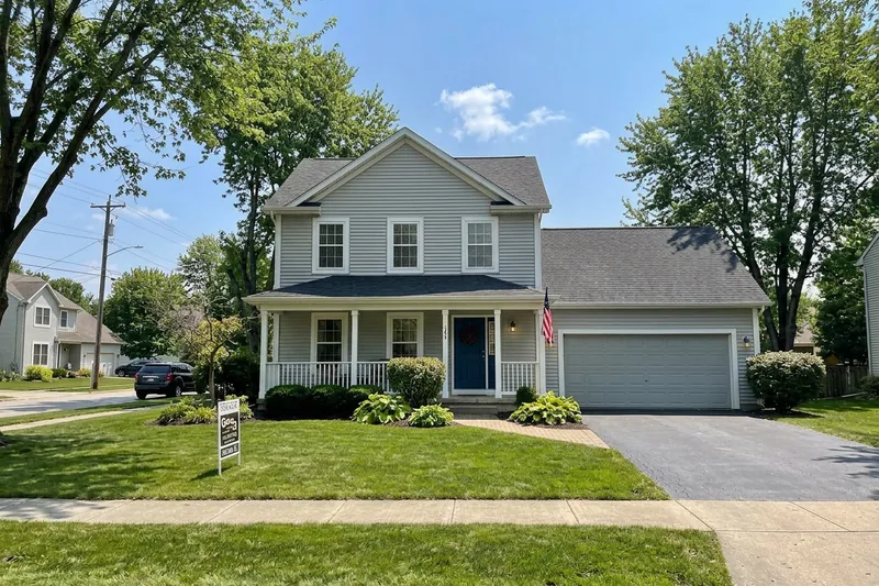 Season adjusted exterior listing photo