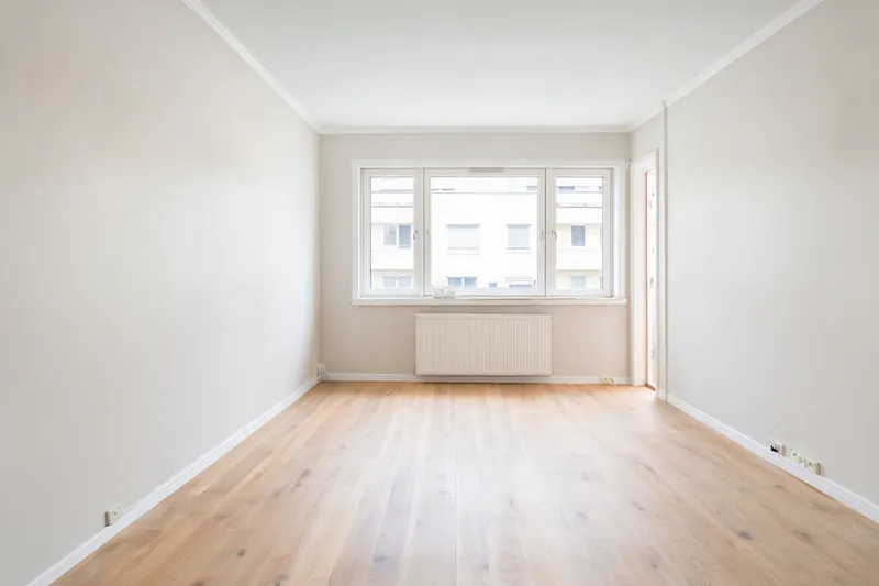 Before - Empty room